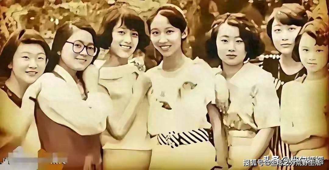 Baccara Gaming-九十年代南大合影火了，一眼认出华春莹，学霸气质藏不住